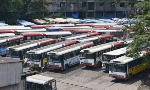 Warangal RTC conductor who suffered heart attack is in critical state