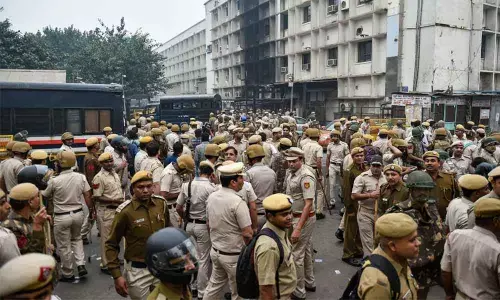 Police, lawyers clash at Tis Hazari, lawyer hurt