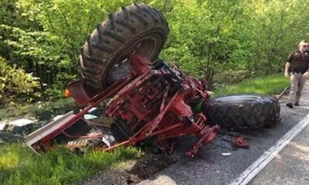 16 injured as tractor overturns in Anantapurs Guntakal