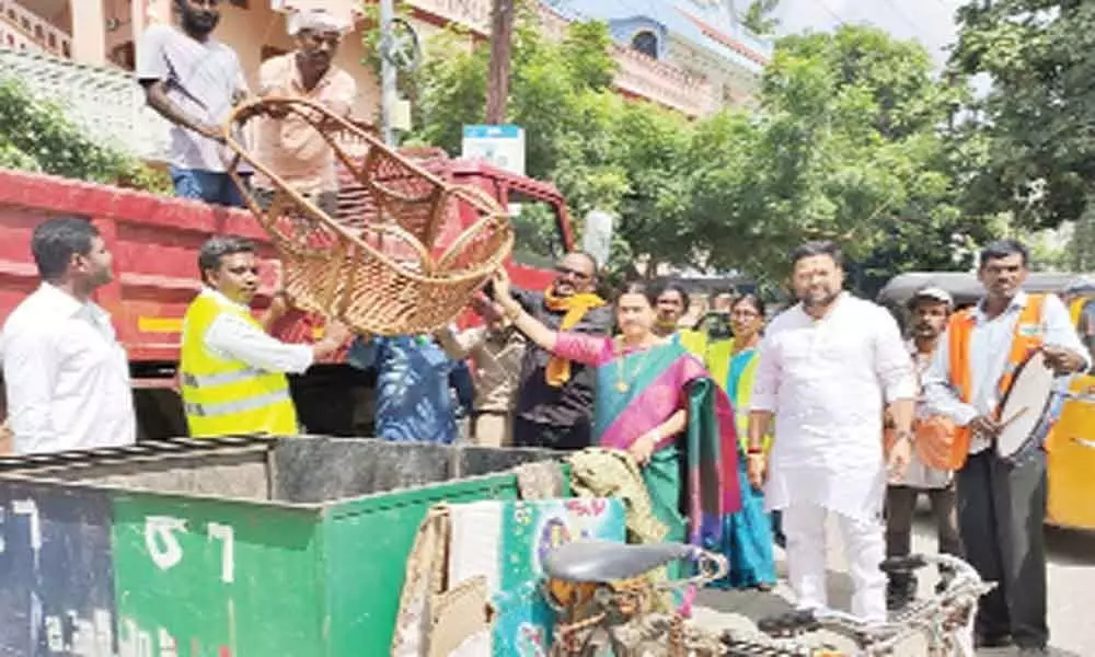 Call to hand over scrap to GHMC staff
