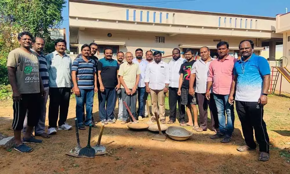 TRS activists take up Swachh drive