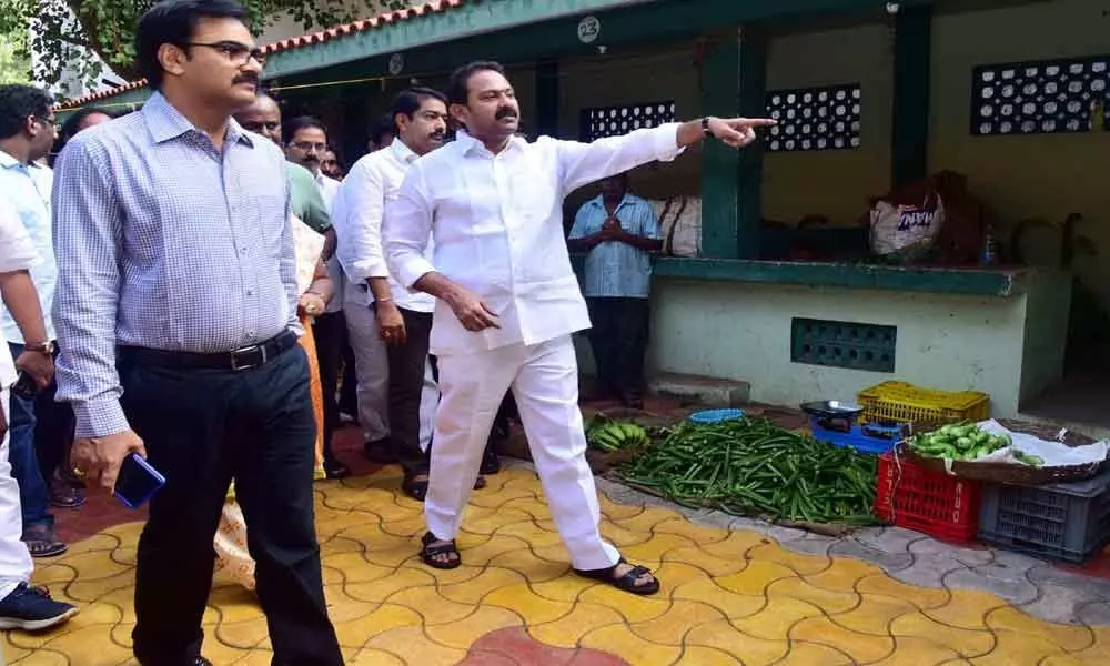 Allow farmers to sell in Rythu Bazaar, Dy CM tells officials