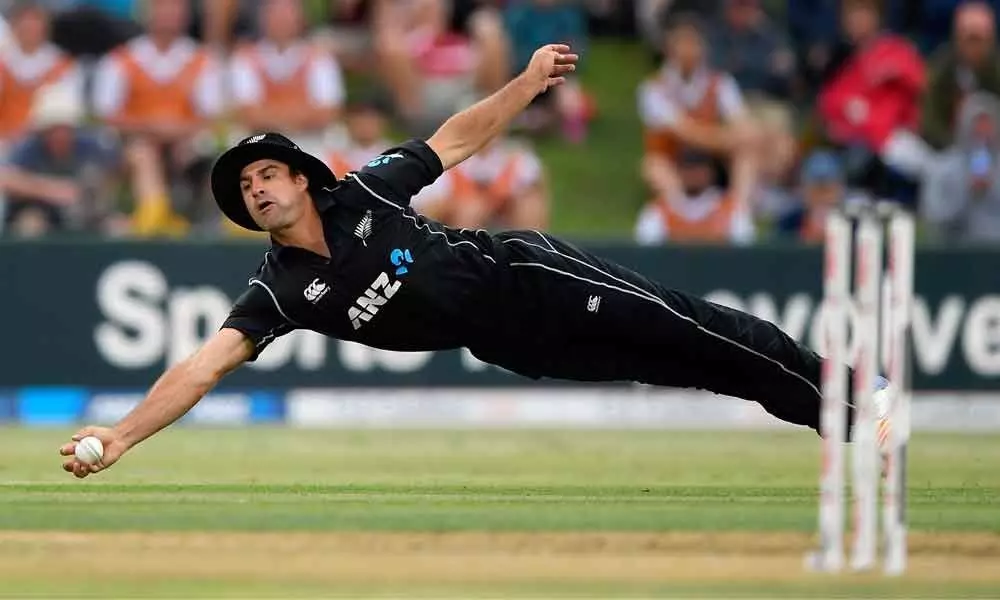 NZ catch England out with de Grandhommes safe hands