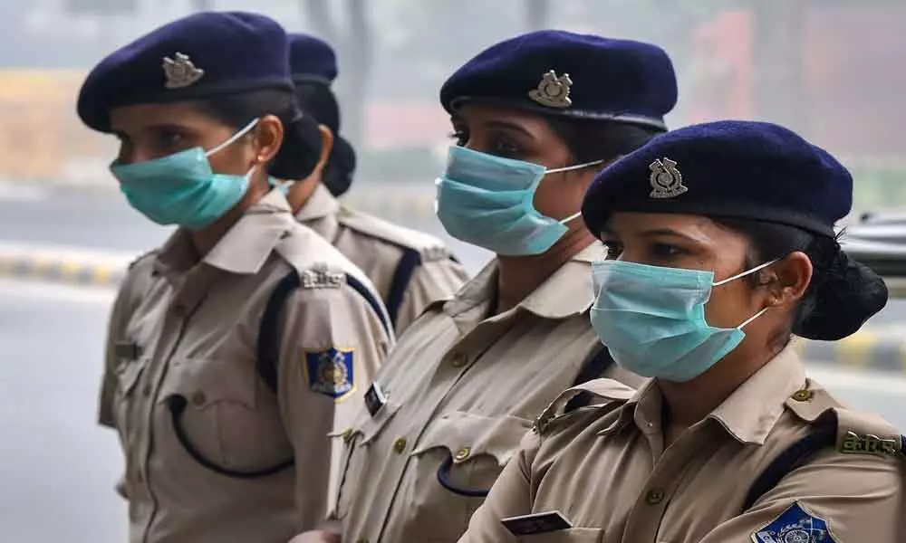 CISF distributes masks to troops deployed in Delhi-NCR