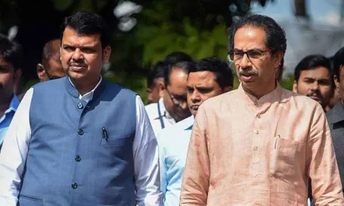 Maharashtra: Fadnavis, Uddhav tour rain-hit areas amid impasse over government formation