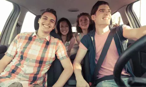 New Delhi: Denizens show their thumbs up for carpooling