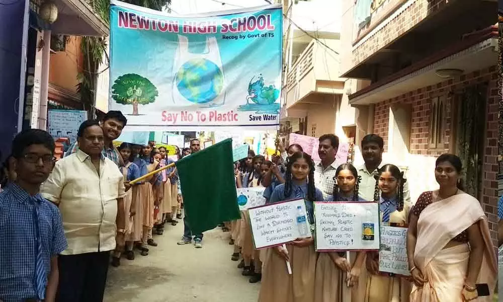 Students rally against plastic