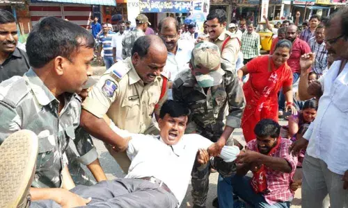 Deadline is for KCR, not for staff: CPM in Kothagudem