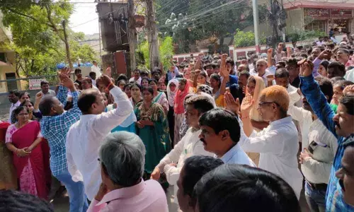 Mahbubnagar: Employees condemn Vijaya Reddys murder, offer tributes