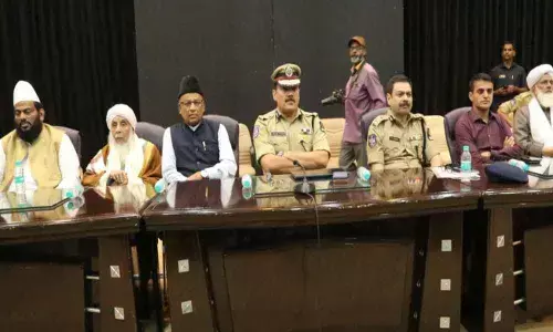 Police meet Muslim eladers on Milad procession