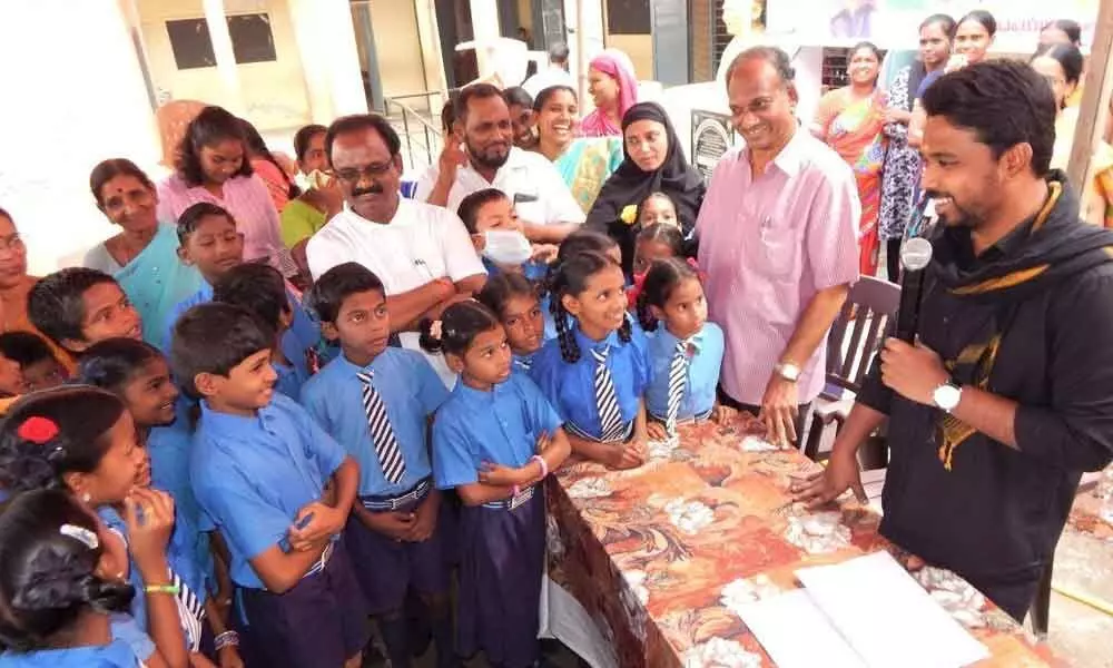 Civic chief visits KL Rao Park in Vijayawada