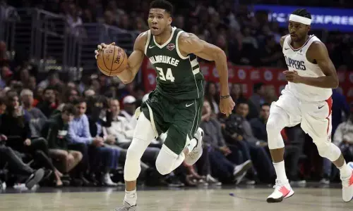 Bucks hold off Clippers 129-124 for 4th win in a row
