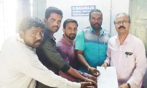 Act against colleges charging an excess fee in Kamareddy: Students JAC