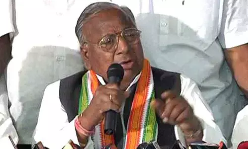 V Hanumantha Rao fires salvos at Central, State governments