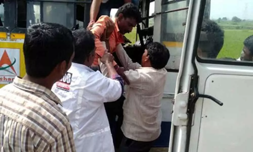 Asifabad TSRTC driver suffers seizures while driving, mishap averted