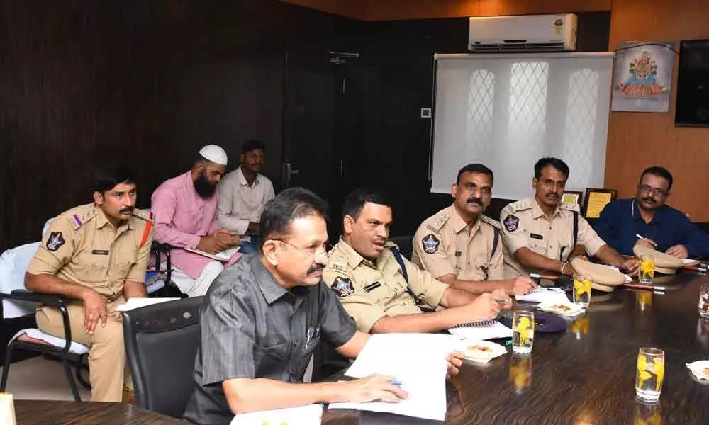 DIG, SP inspect APP exam centre in Kurnool