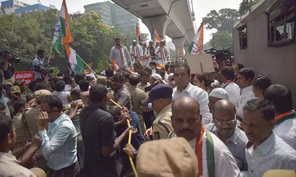 Cops foil Congress rally, arrest leadersHans News Service