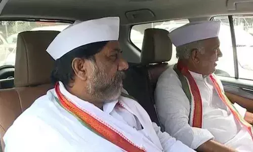 Congress leaders meet governor, submits memorandum of failures by central and state govt.