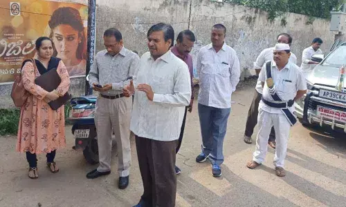 One-way from VRC up to Vijaya Mahal Gate in Nellore