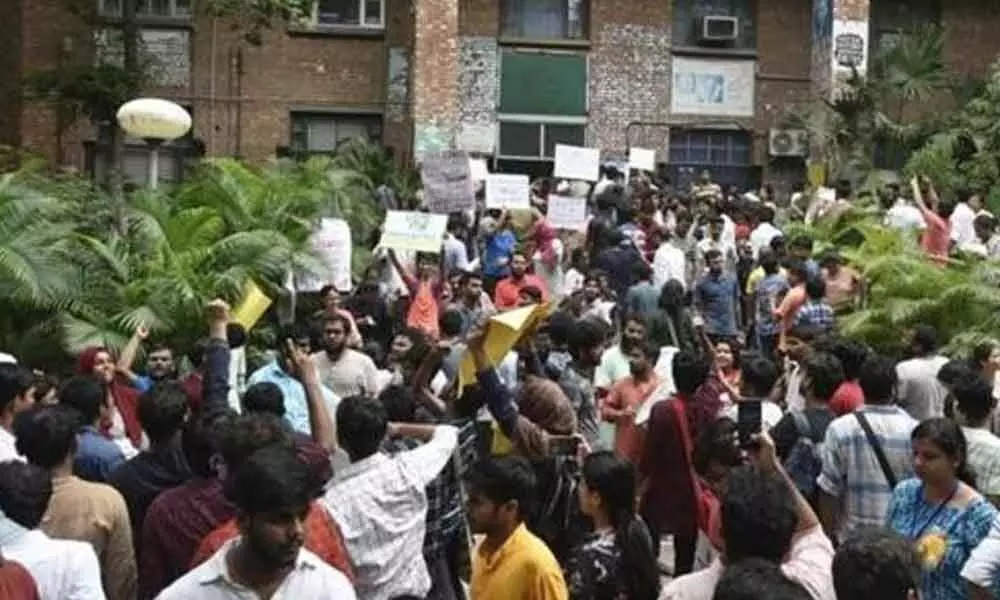 JNU admin appeals to students to end strike against draft hostel manual