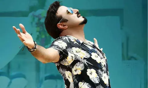 Balayya wooing Vedhika in Munnar