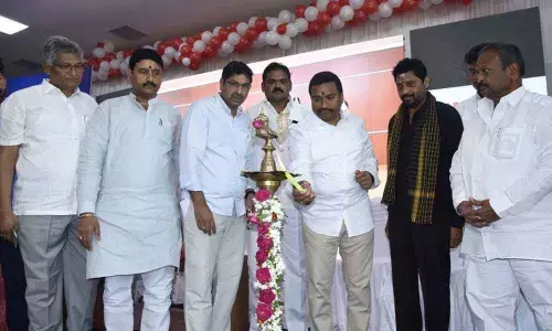 State to resolve sand problem soon: Vellampali Srinivas