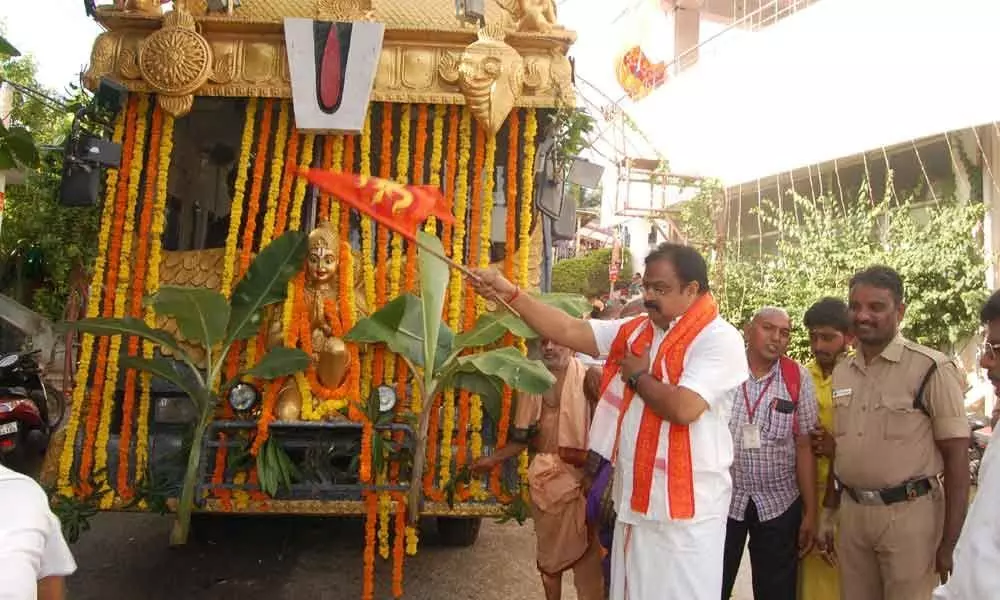 Satya Jyothi prachara ratham flagged off in Rajamahendravaram