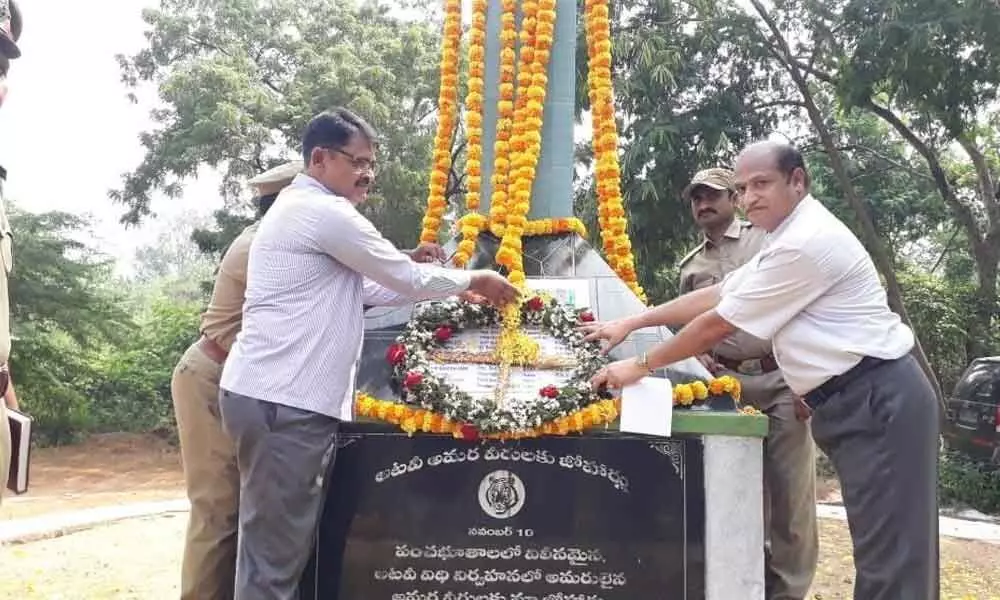 Forest personnel pay tributes to martyrs in Kadapa