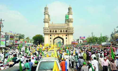 Hyderabad: Milad Un Nabi procession begins at Charminar