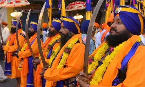 Daredevil acts by Sikhs during Nagar Keertan