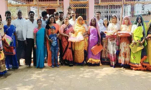 Blankets distributed by Shivaji Sena