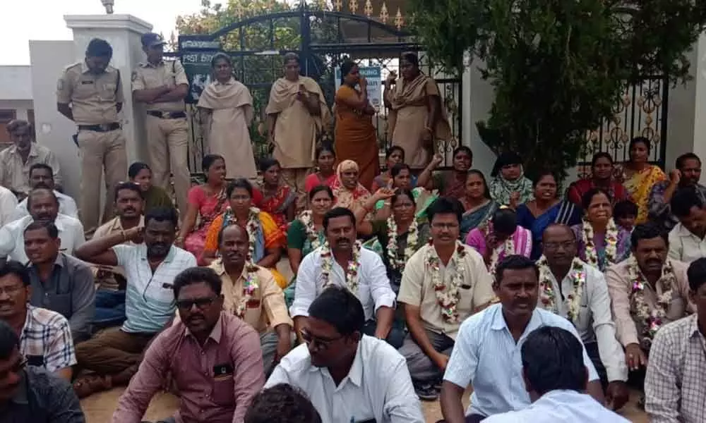 RTC staff shift protests to MLAs, Ministers camp offices in Mahbubnagar