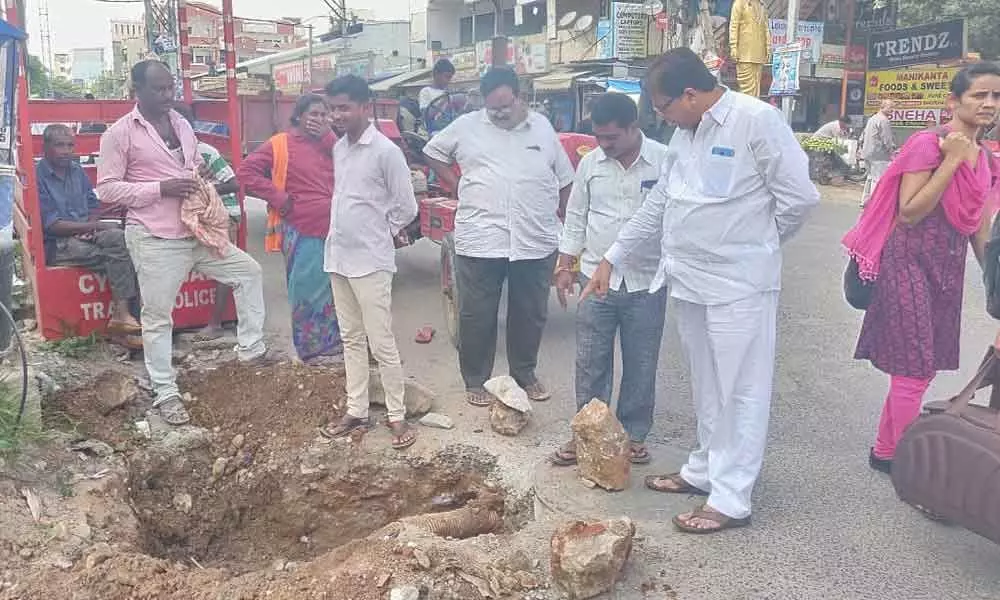 Corporator Janakirama Raju checks pipeline damage at Kolan Raghava Reddy Gardens