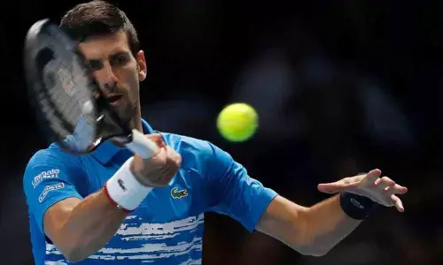 Federer faces early exit after Thiem loss, Djokovic through