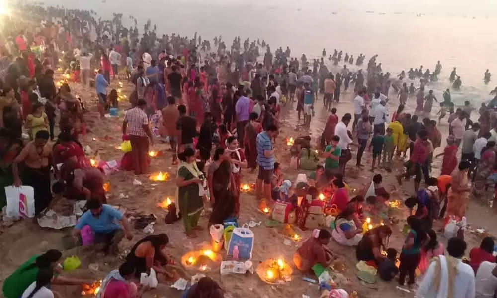 Kartika Pournami celebrated with holy dips in sea and pooja