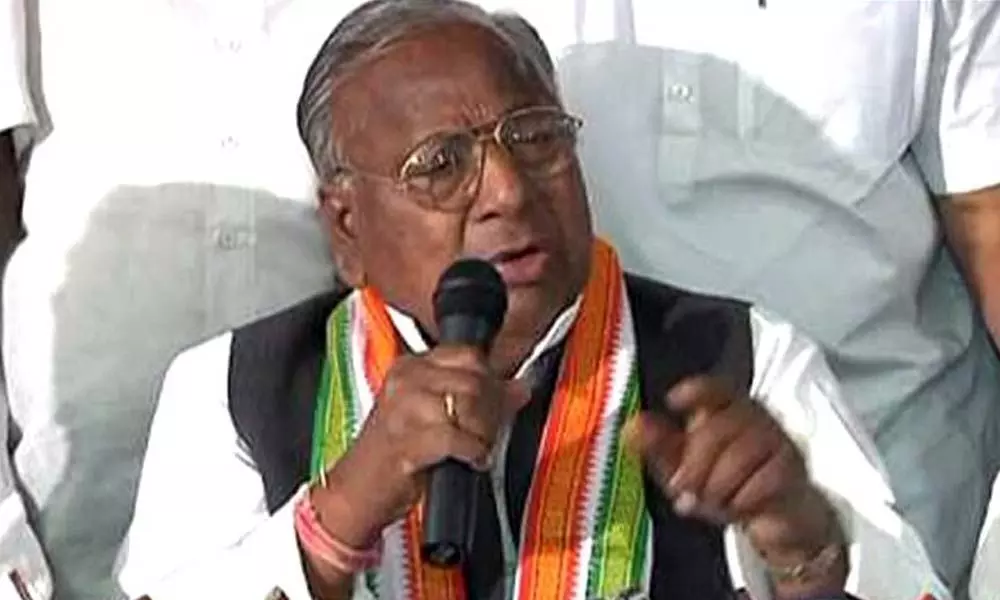Congress leader VH slams CM KCR over neglecting farmers