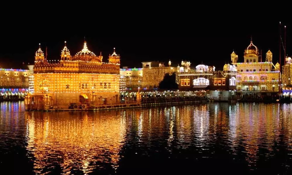 Golden Temple lights up in festive spirit