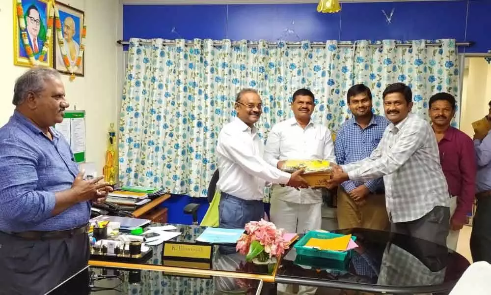 Kothagudem: SCCL GM distributes sports kits to company sportspersons