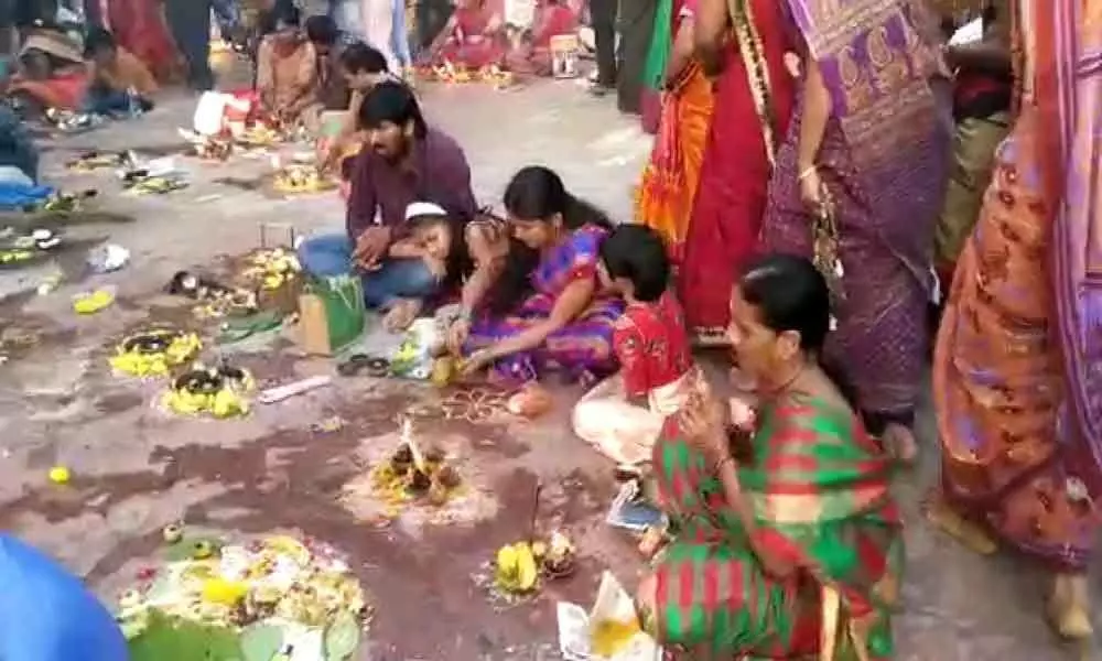 Devotees throng temples on Karthika Pournami
