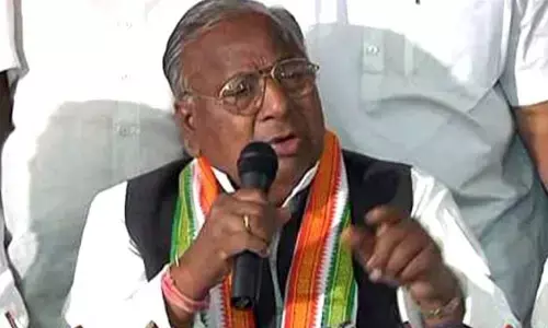 Congress leader VH slams CM KCR over neglecting farmers