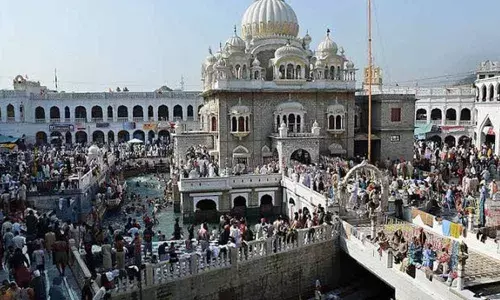 Guru Nanaks 550th birth anniversary observed by Pakistani Sikh community