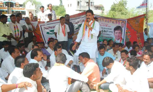 KCR neglecting RTC employees strike: MLA Sridhar Babu