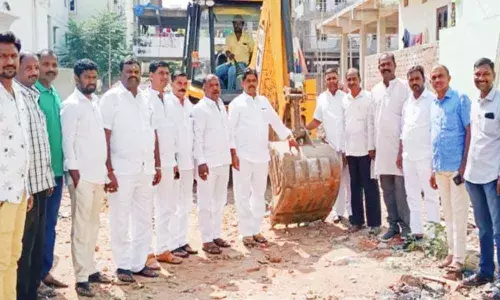 GHMC cleans parks, repairs drainage at Manikanta Nagar