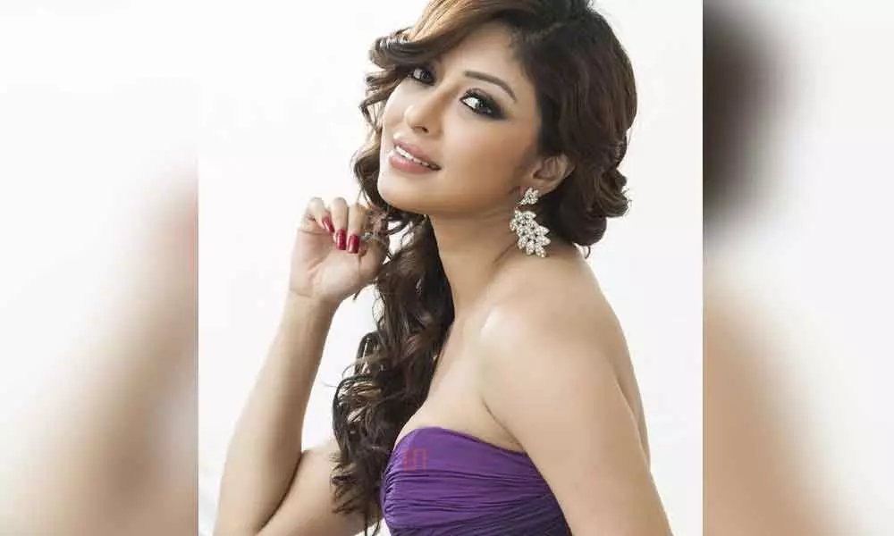 Payal Ghosh spends time with kids