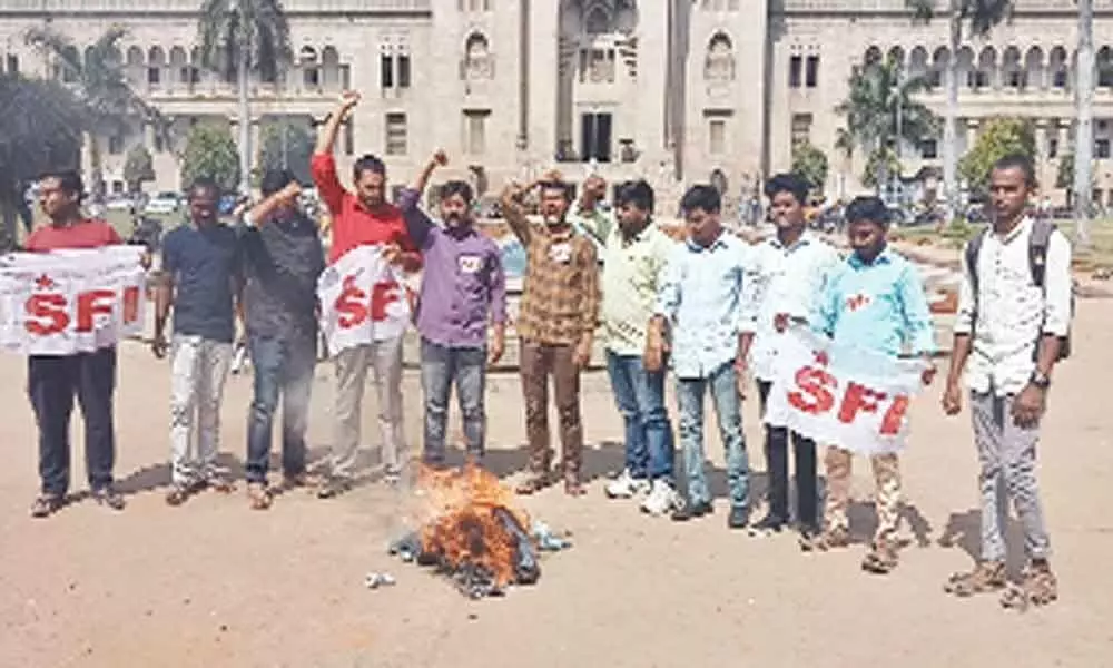 Student Federation of India burns effigy of central govt