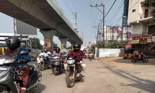 Bad roads irk commuters