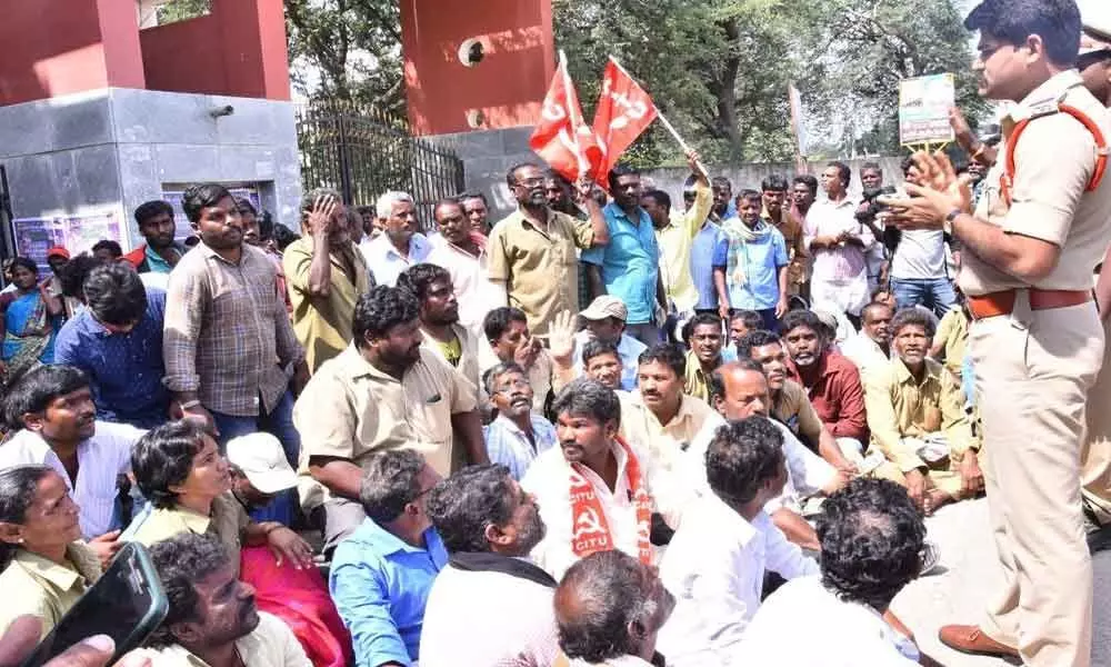 Sanitary workers demand 18,000 salary in Chittoor