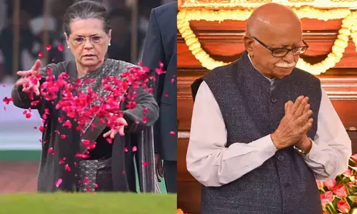 Political leaders pay tribute to Pandit Jawaharlal Nehru on birth anniversary