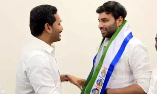 Devineni Avinash joins YSRCP in the presence of CM Jagan