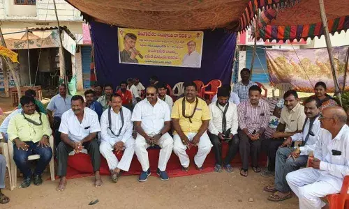 Rajamahendravaram: Chandrababu slams Jagan over sand scarcity